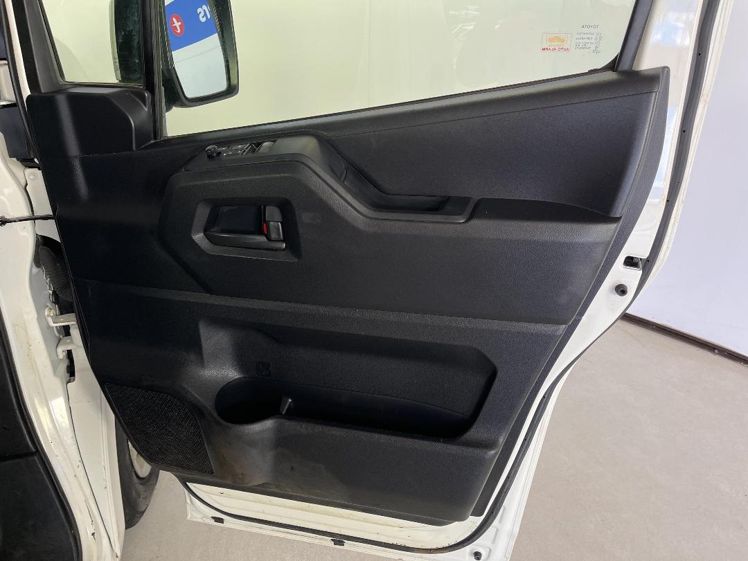 Photo '15' of Toyota Hiace Photo '15' of Toyota Hiace