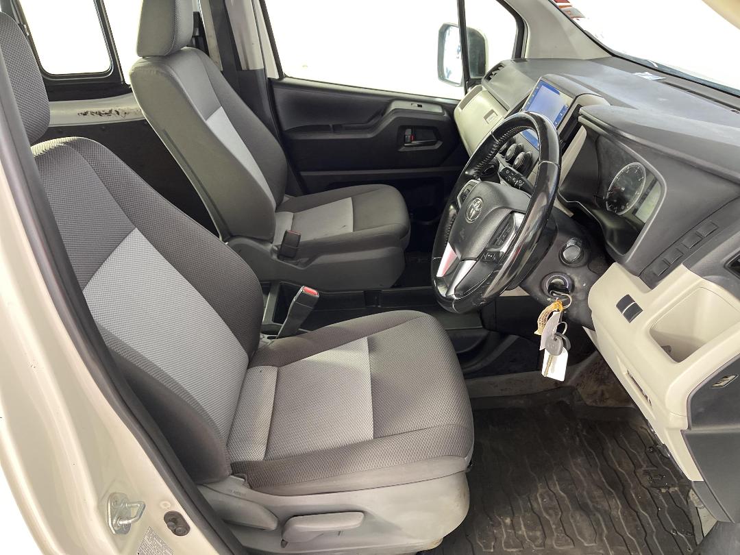 Photo '16' of Toyota Hiace Photo '16' of Toyota Hiace