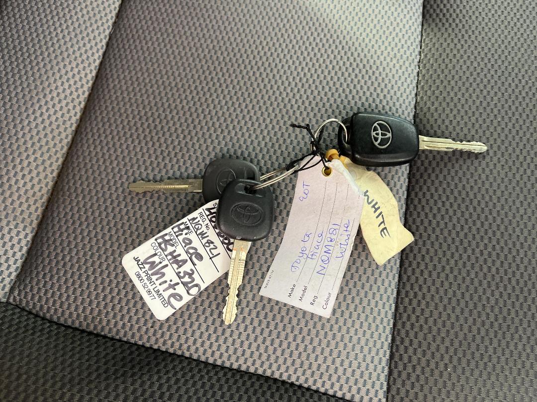 Photo '21' of Toyota Hiace Photo '21' of Toyota Hiace