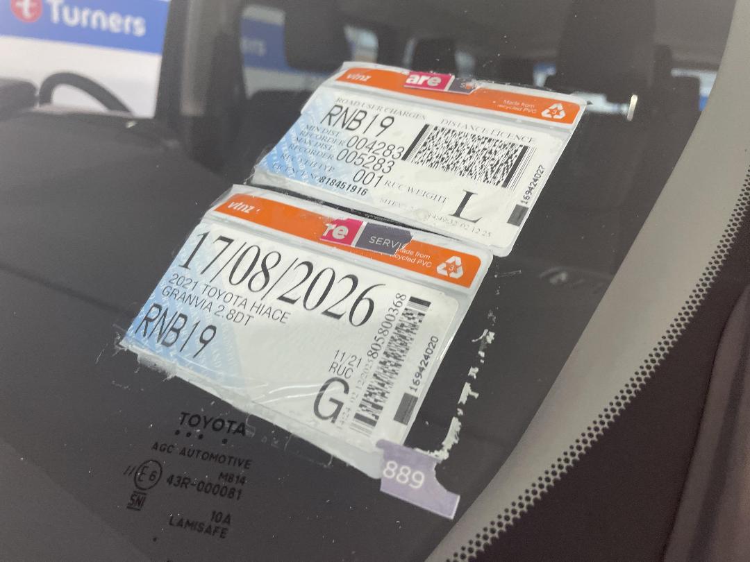 Photo '35' of Toyota Hiace Photo '35' of Toyota Hiace