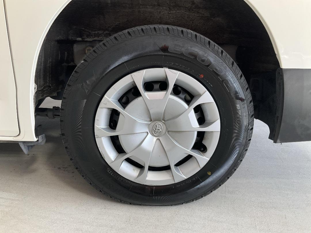 Photo '11' of Toyota Hiace