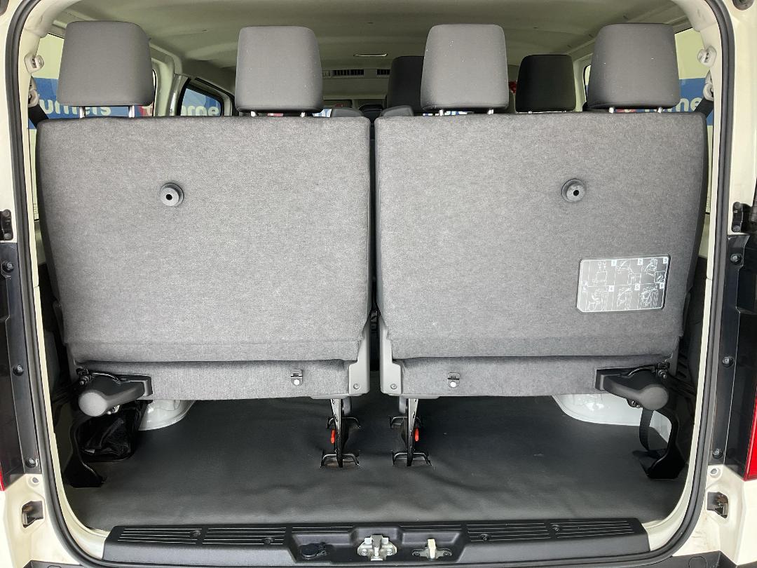 Photo '14' of Toyota Hiace