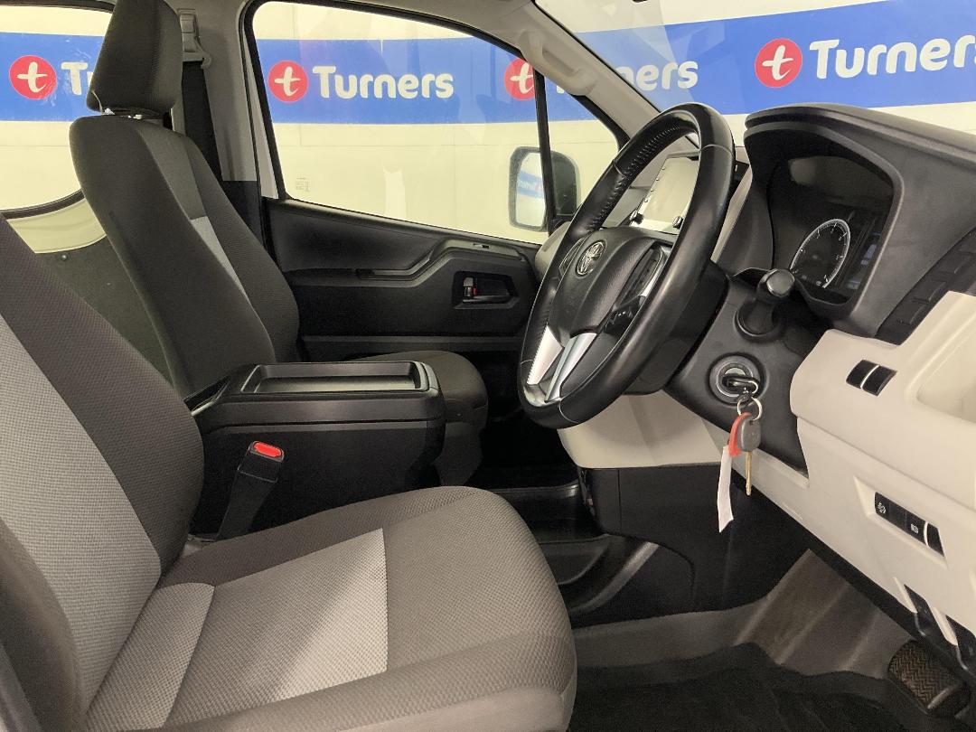 Photo '16' of Toyota Hiace