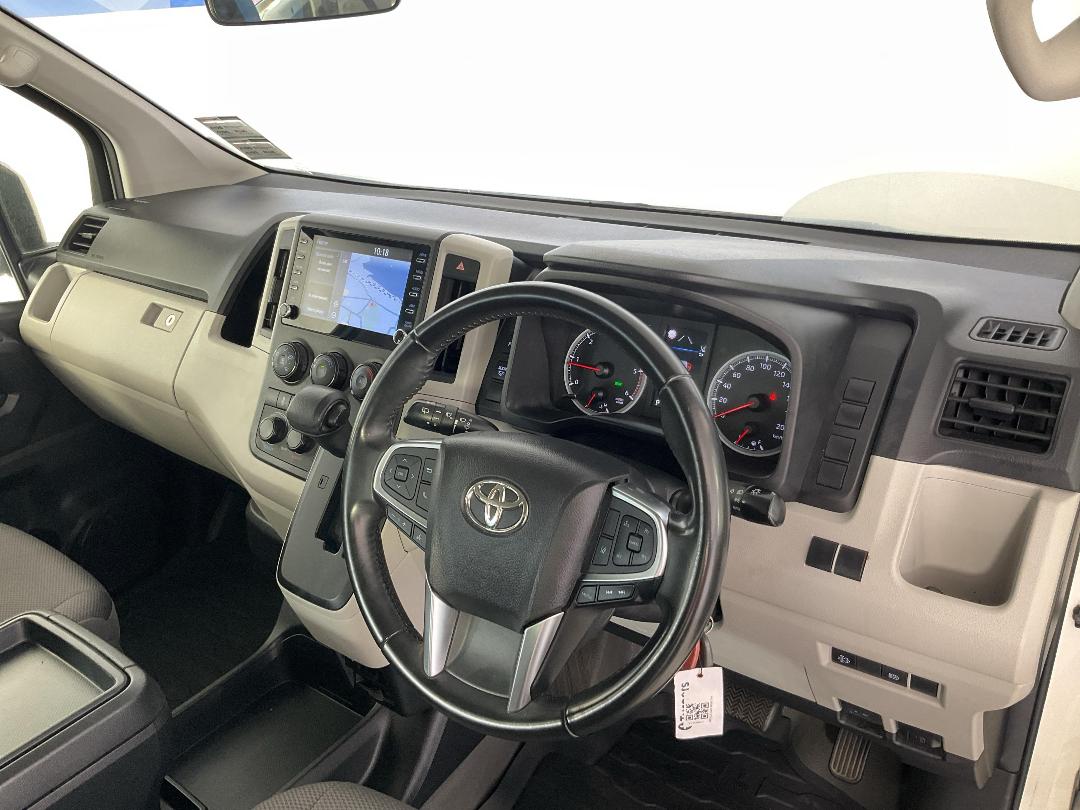 Photo '17' of Toyota Hiace