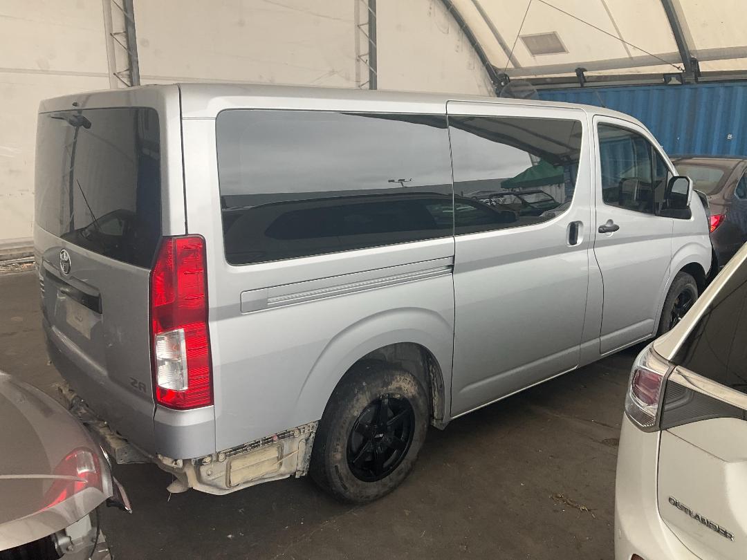 Photo '13' of Toyota Hiace ZR GVN Photo '13' of Toyota Hiace ZR GVN