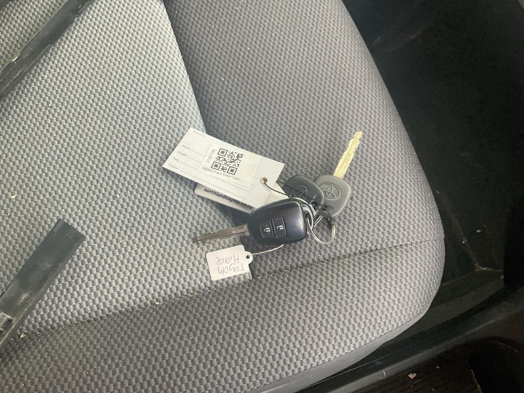 Photo '18' of Toyota Hiace ZR GVN Photo '18' of Toyota Hiace ZR GVN