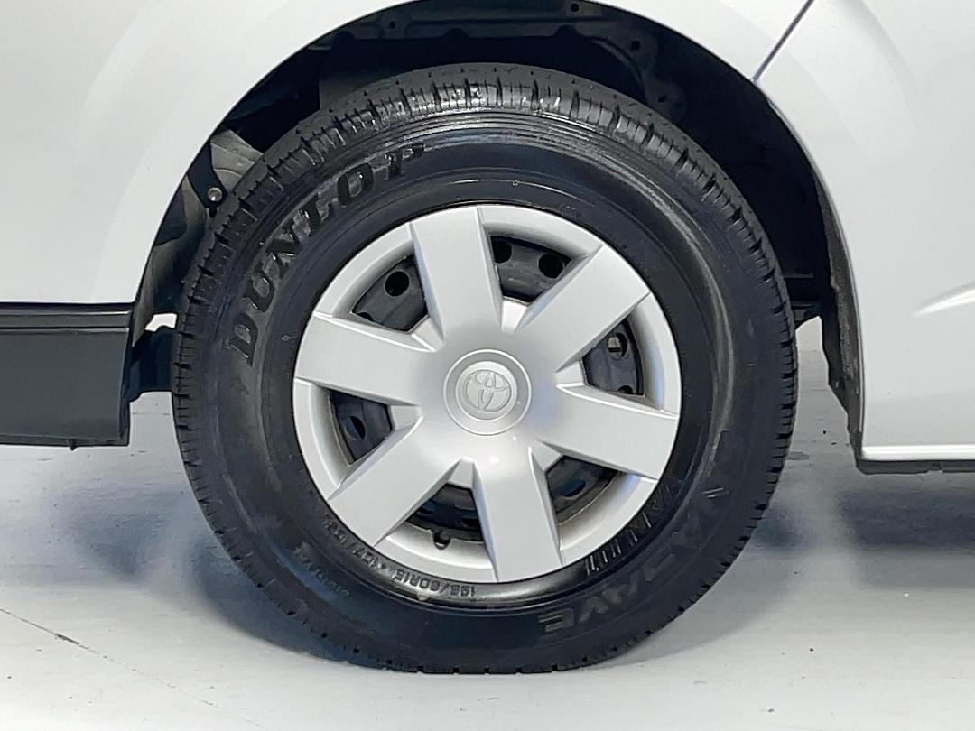 Photo '10' of Toyota Hiace