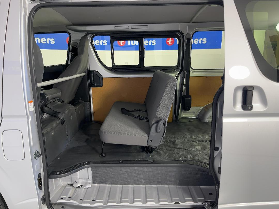 Photo '22' of Toyota Hiace