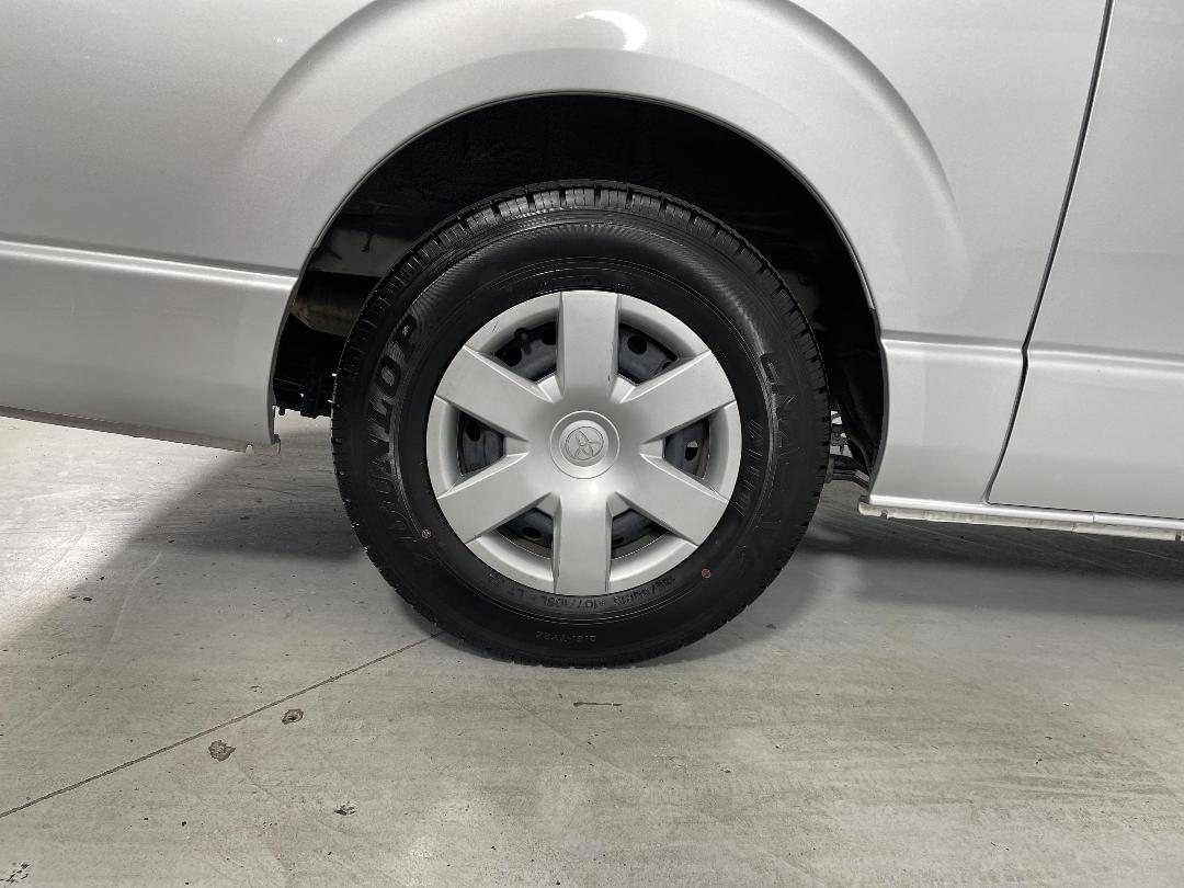 Photo '12' of Toyota Hiace