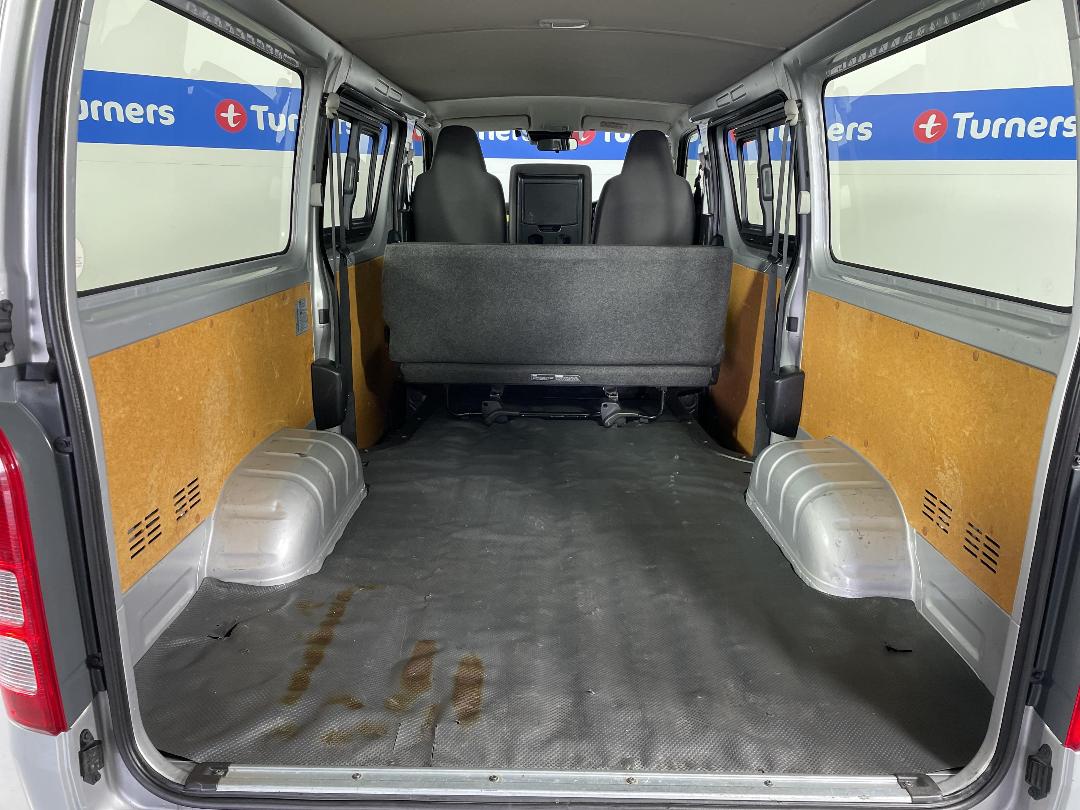 Photo '14' of Toyota Hiace