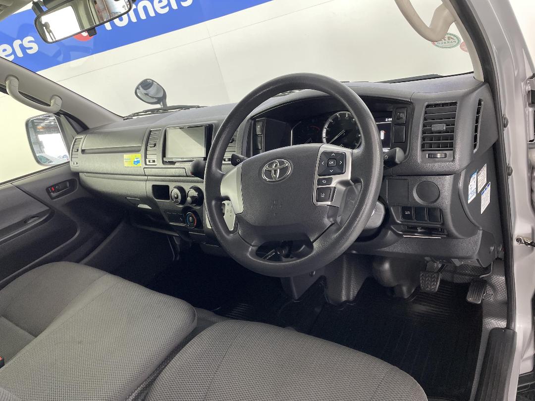 Photo '17' of Toyota Hiace