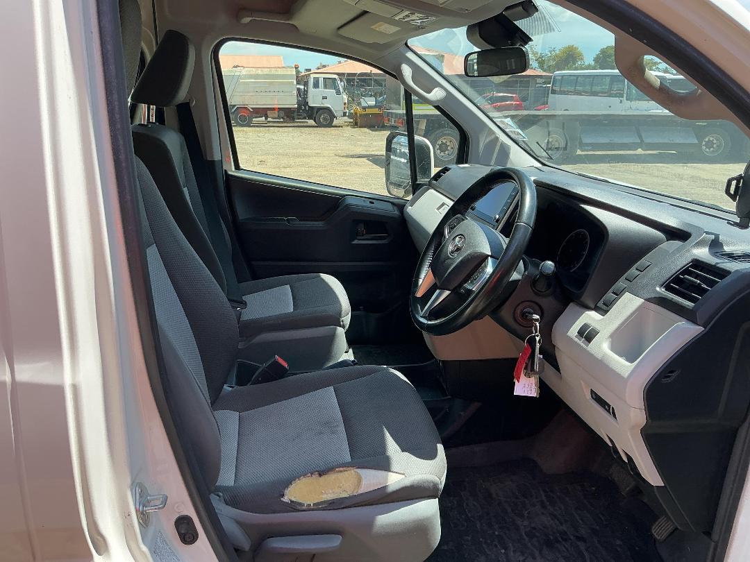 Photo '15' of Toyota Hiace ZX GVN Photo '15' of Toyota Hiace ZX GVN