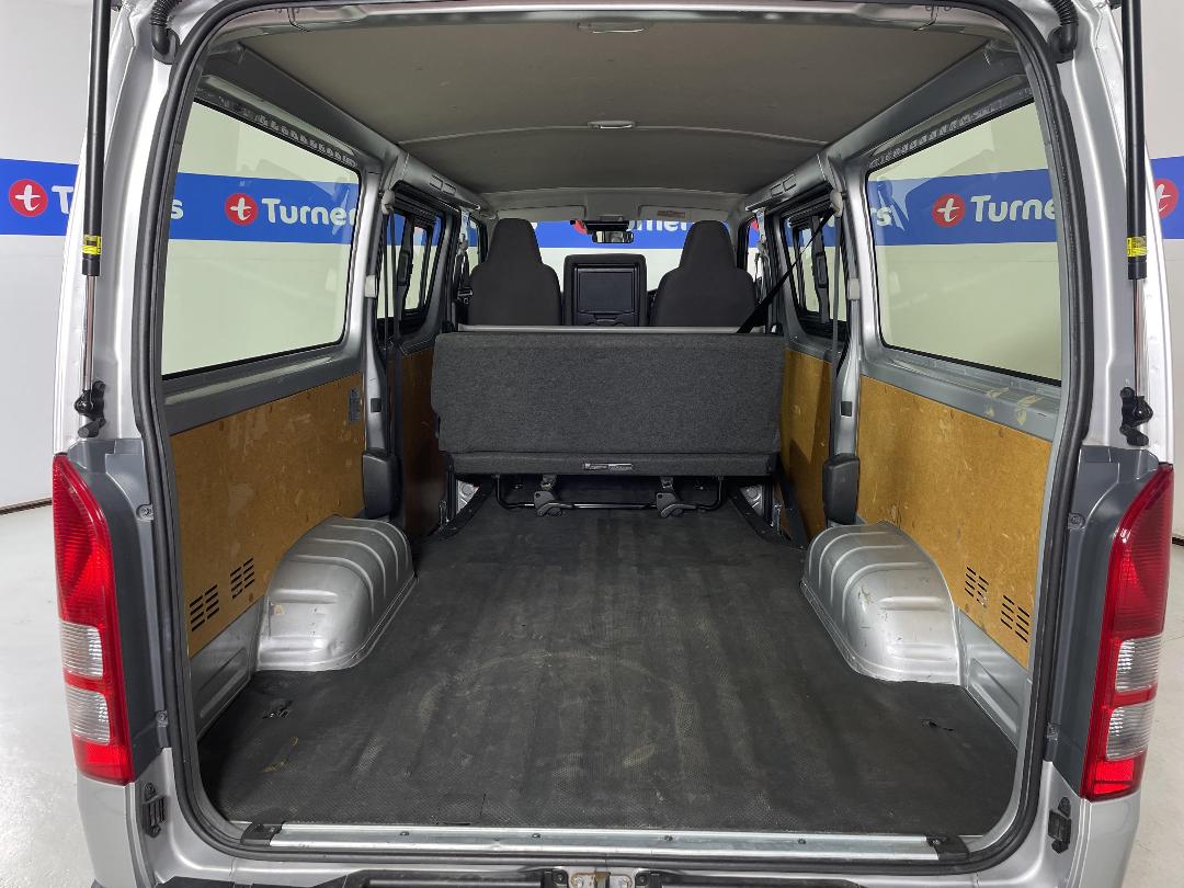 Photo '14' of Toyota Hiace