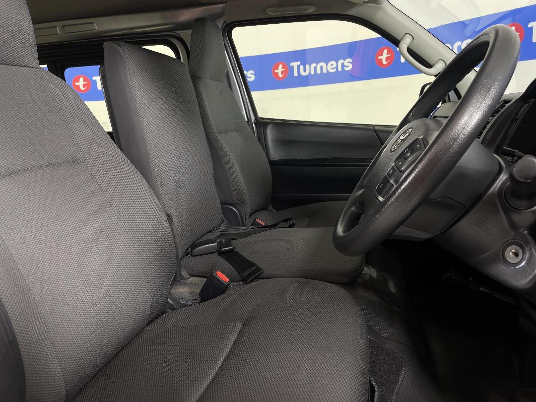 Photo '16' of Toyota Hiace