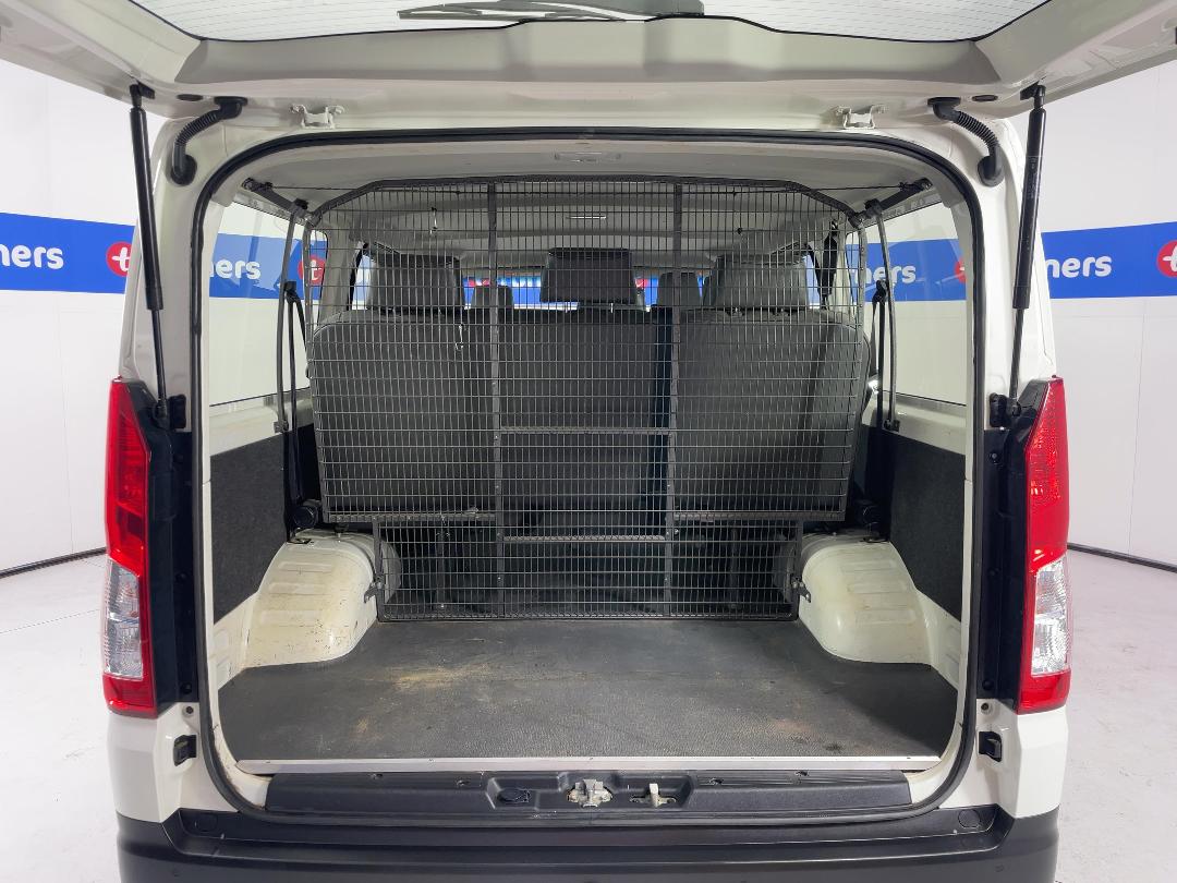 Photo '14' of Toyota Hiace Photo '14' of Toyota Hiace