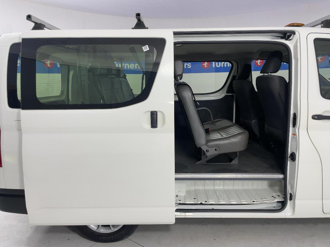 Photo '19' of Toyota Hiace Photo '19' of Toyota Hiace