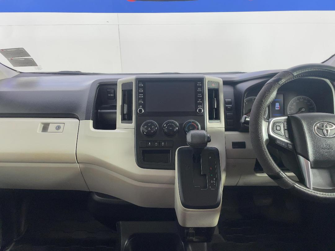 Photo '17' of Toyota Hiace Photo '17' of Toyota Hiace