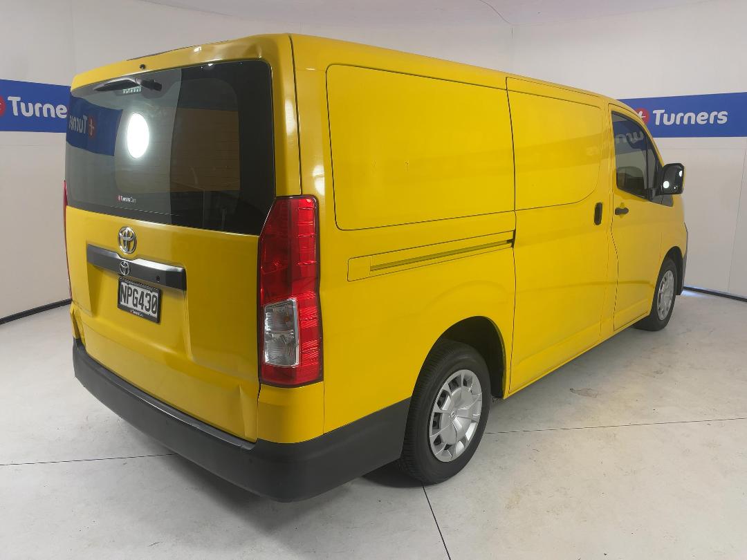 Photo '7' of Toyota Hiace