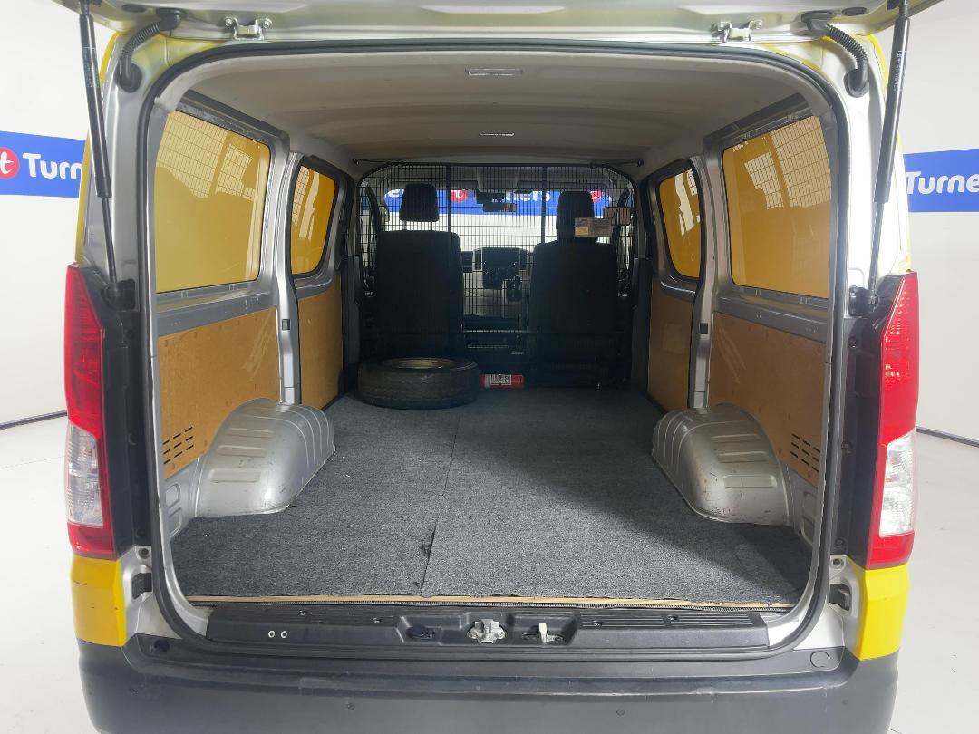 Photo '14' of Toyota Hiace