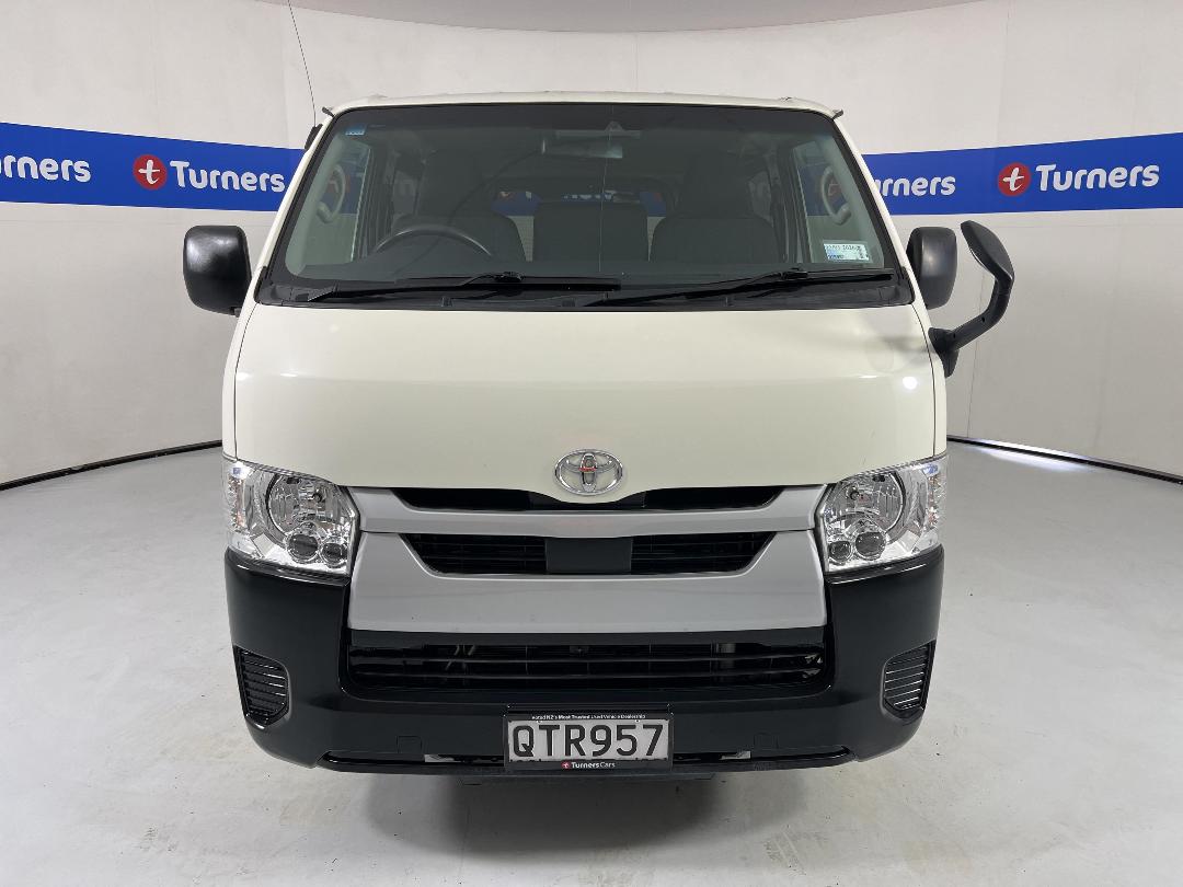 Photo '2' of Toyota Hiace