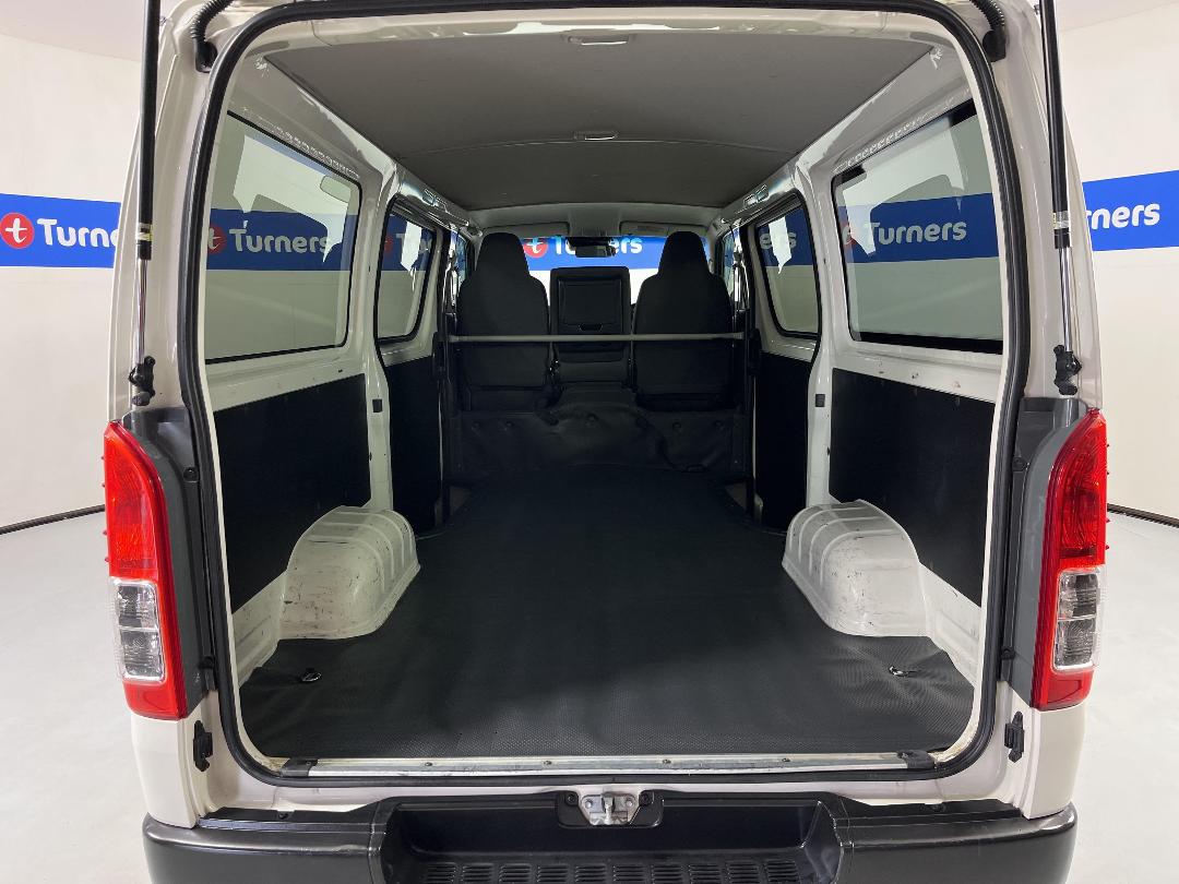 Photo '14' of Toyota Hiace