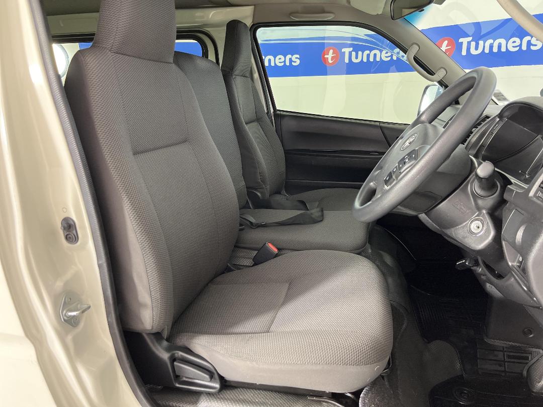 Photo '16' of Toyota Hiace