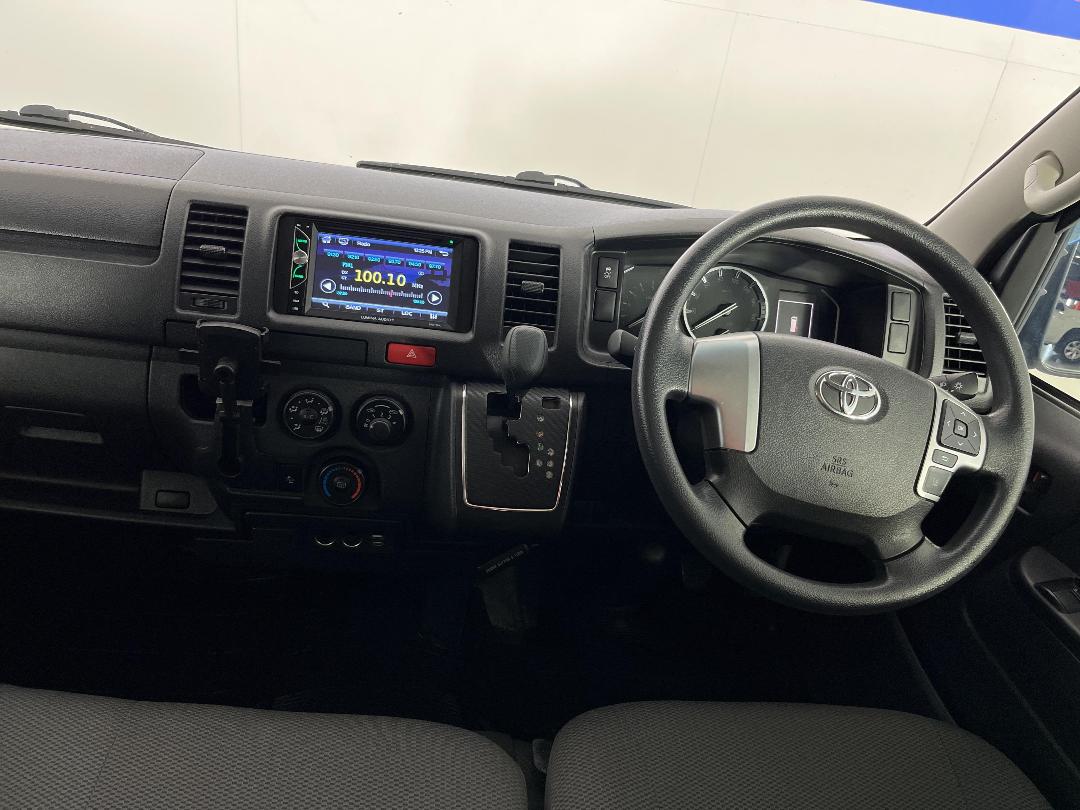 Photo '17' of Toyota Hiace