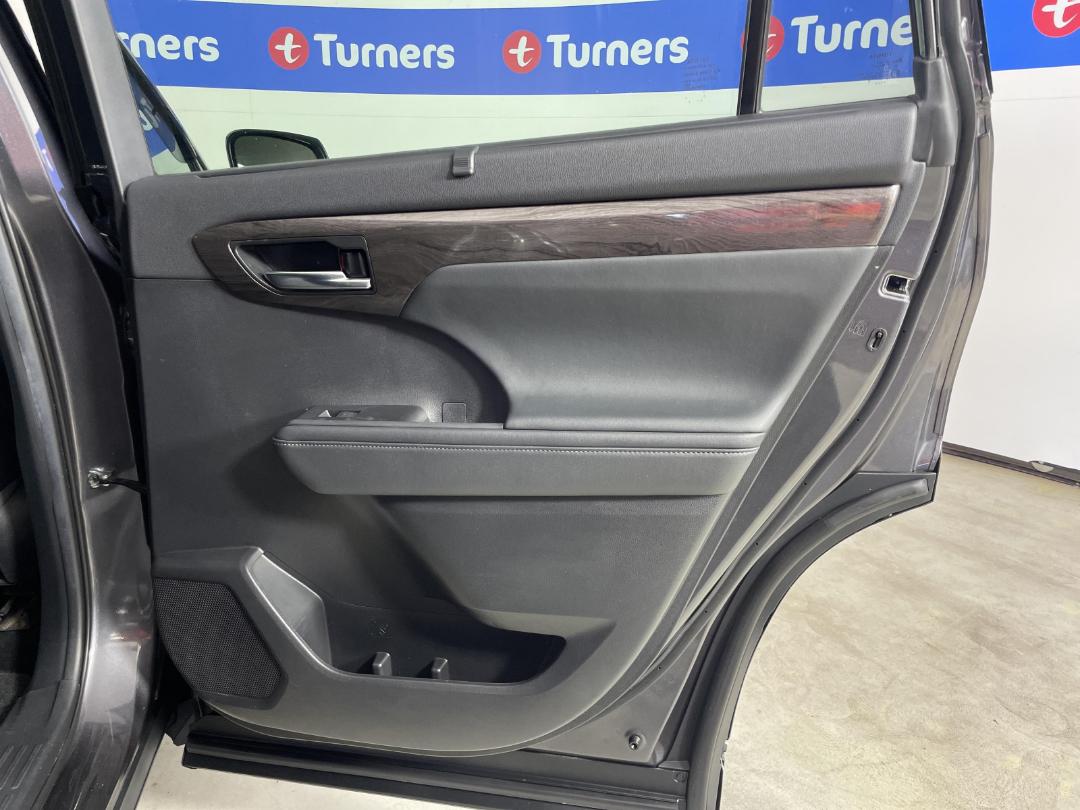 Photo '19' of Toyota Highlander Photo '19' of Toyota Highlander