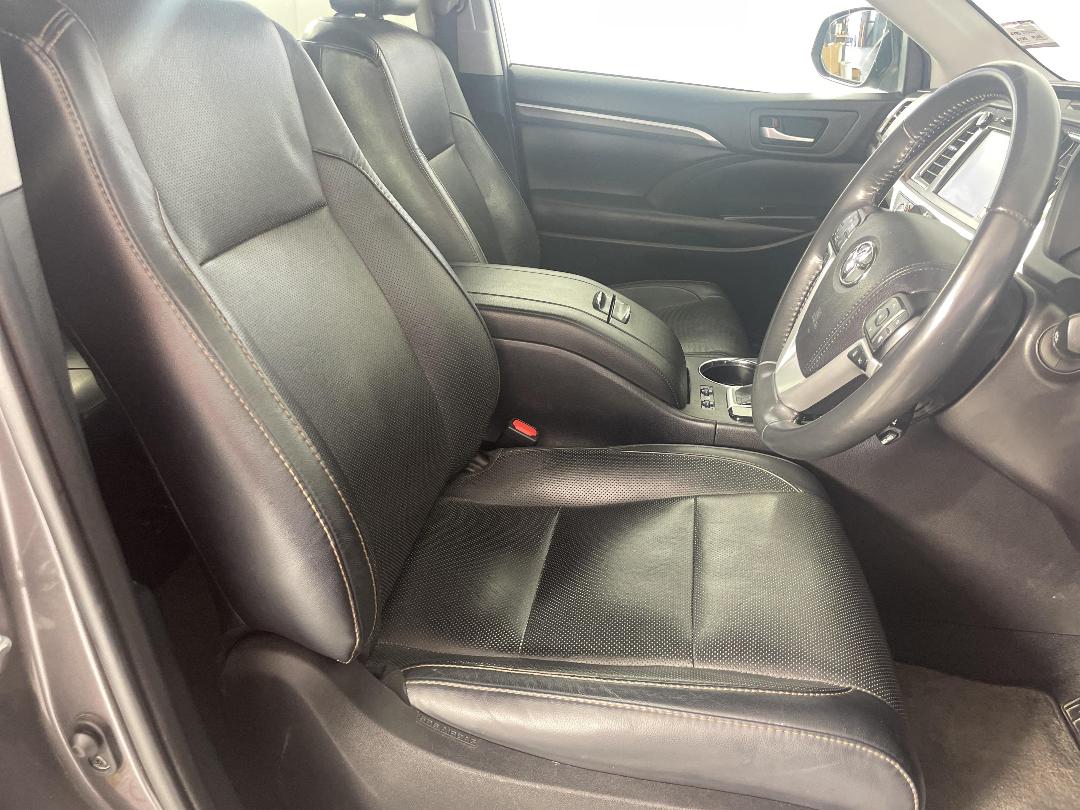 Photo '16' of Toyota Highlander