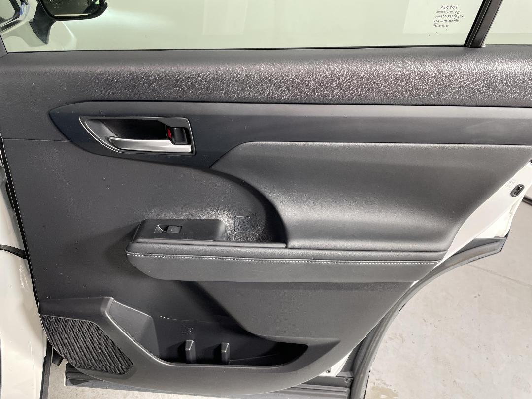 Photo '19' of Toyota Highlander Photo '19' of Toyota Highlander