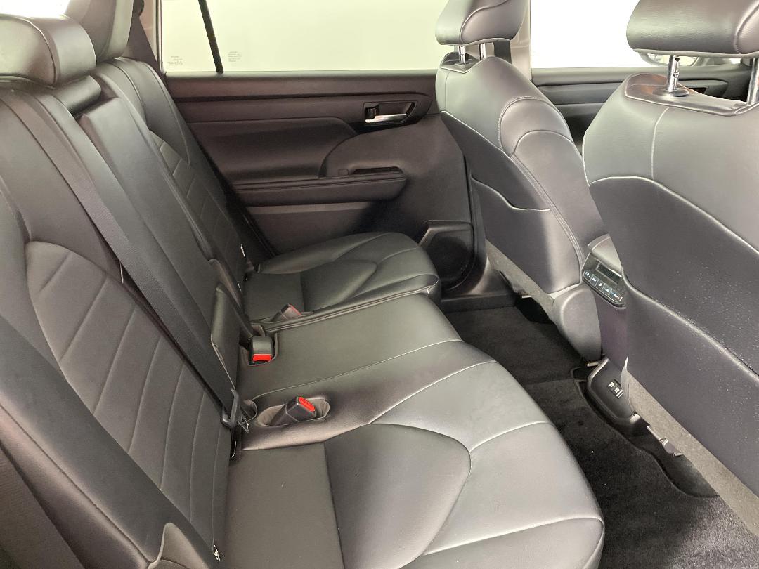 Photo '20' of Toyota Highlander Photo '20' of Toyota Highlander