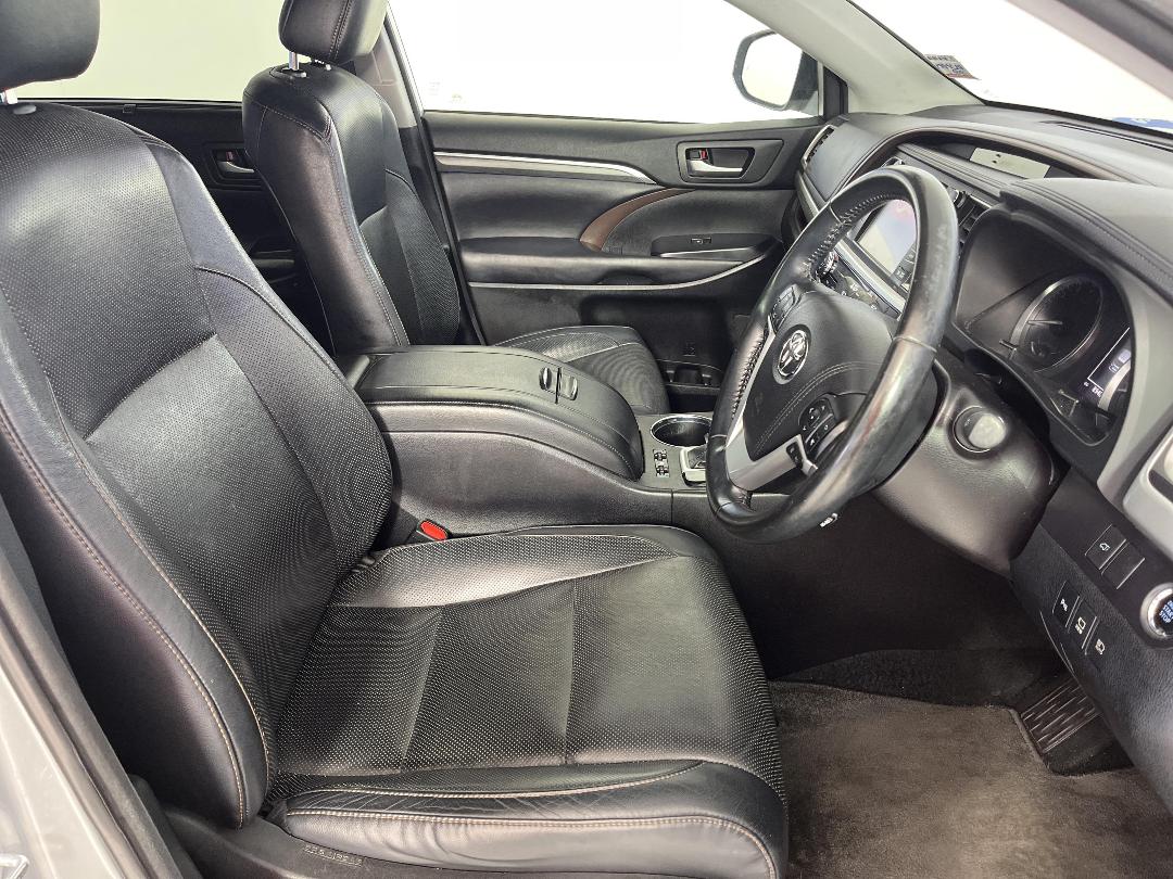 Photo '16' of Toyota Highlander