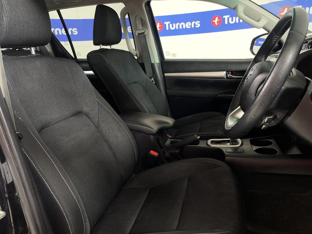 Photo '16' of Toyota Hilux Photo '16' of Toyota Hilux