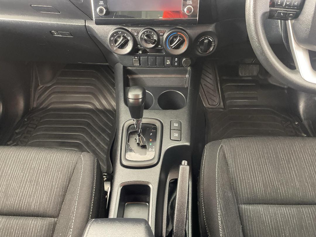 Photo '18' of Toyota Hilux