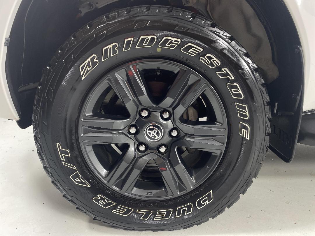 Photo '10' of Toyota Hilux