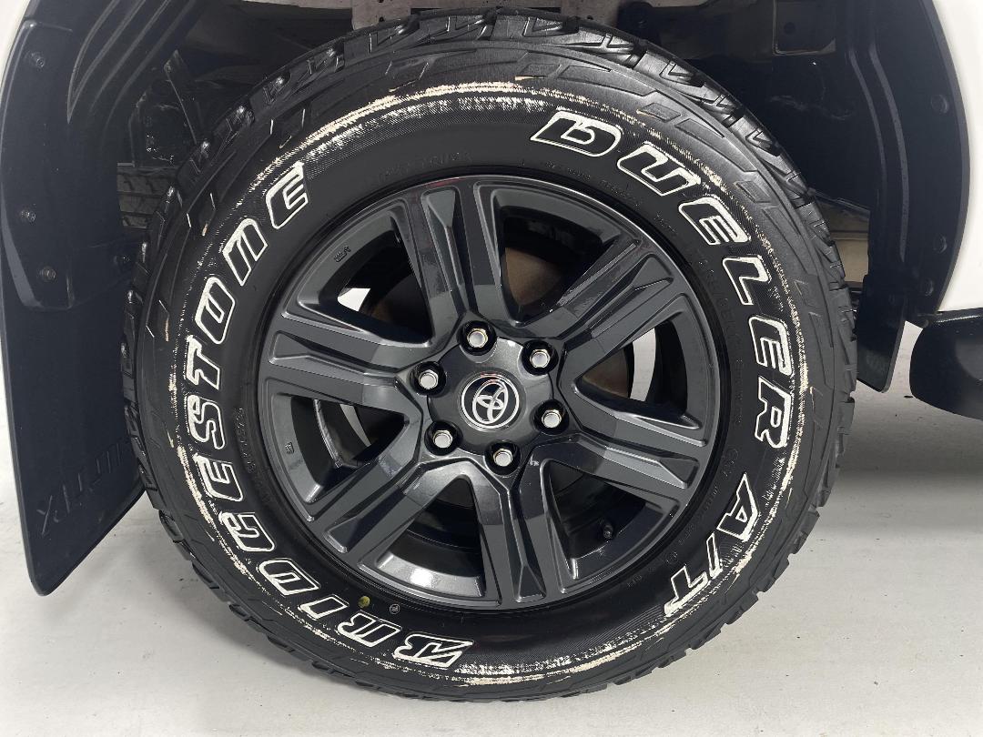 Photo '12' of Toyota Hilux