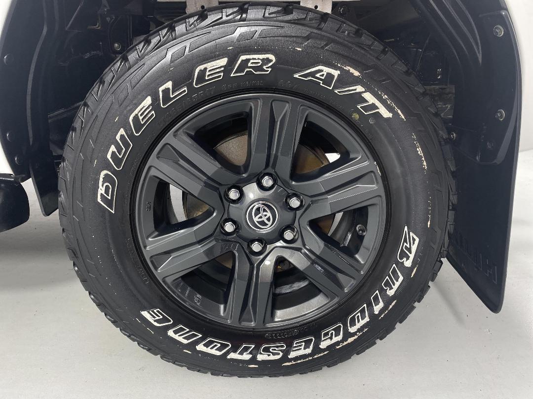 Photo '11' of Toyota Hilux