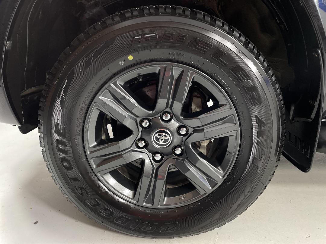 Photo '10' of Toyota Hilux