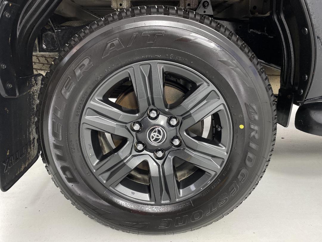 Photo '12' of Toyota Hilux