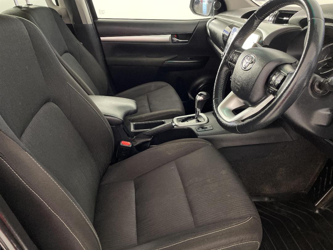 Photo '16' of Toyota Hilux