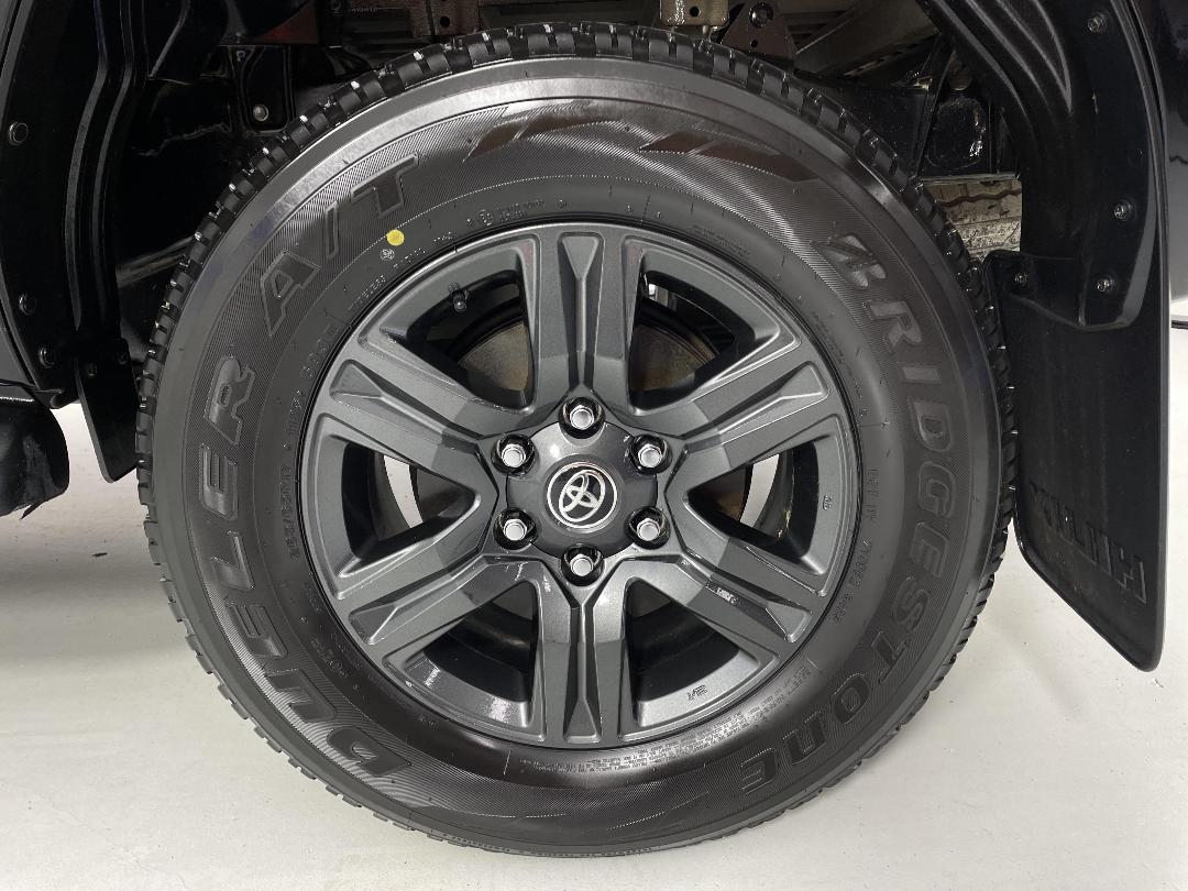 Photo '11' of Toyota Hilux