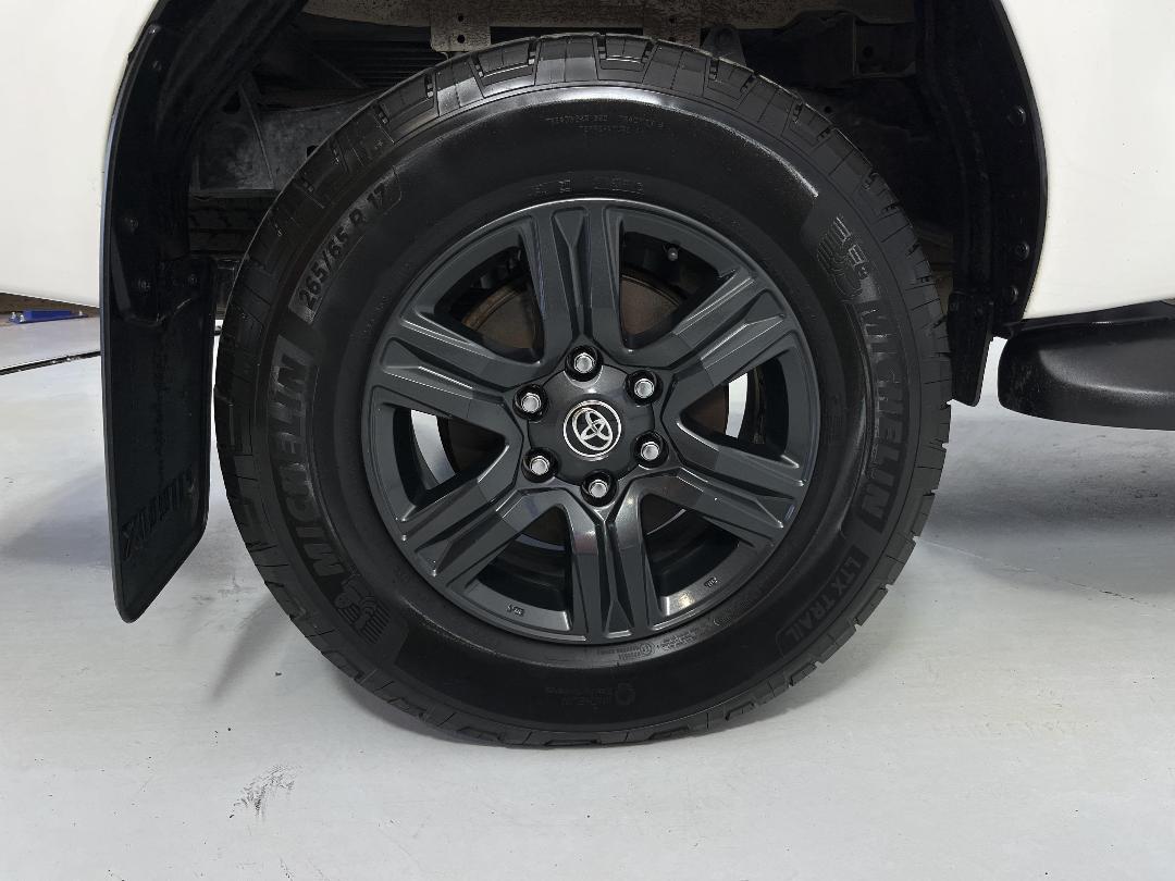 Photo '12' of Toyota Hilux