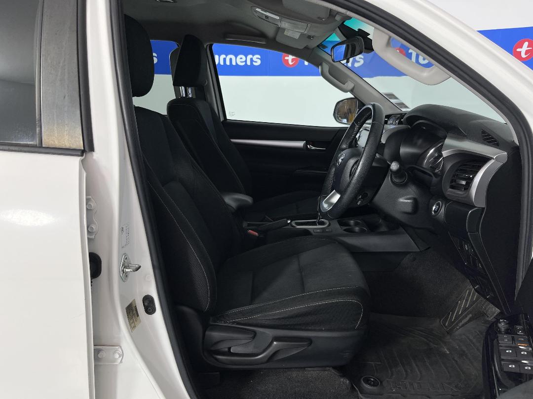 Photo '16' of Toyota Hilux