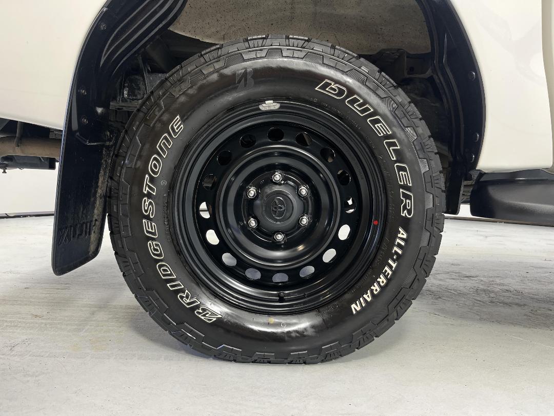 Photo '12' of Toyota Hilux