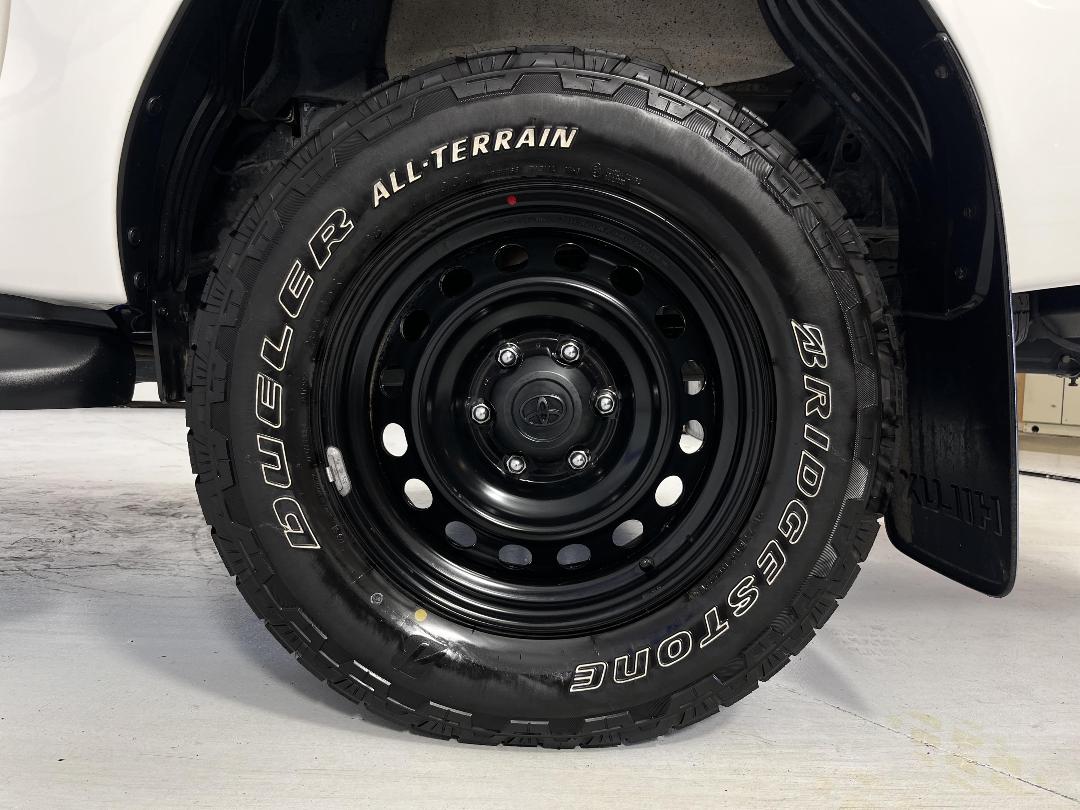 Photo '11' of Toyota Hilux