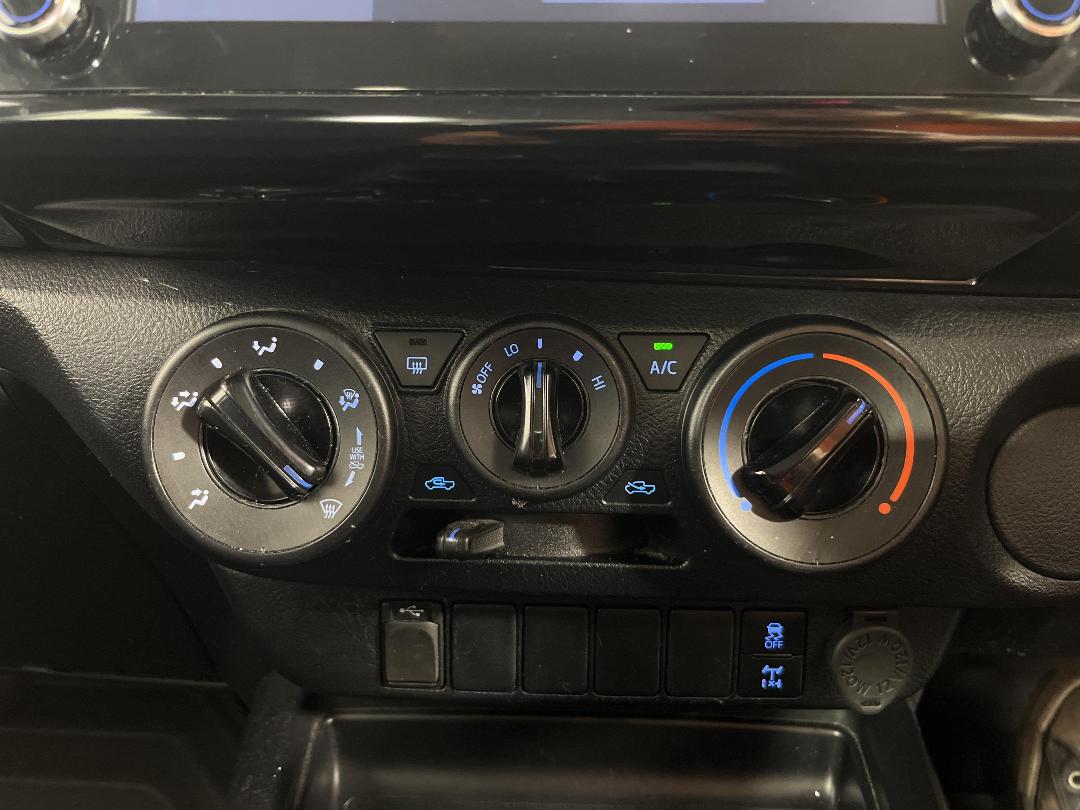 Photo '26' of Toyota Hilux