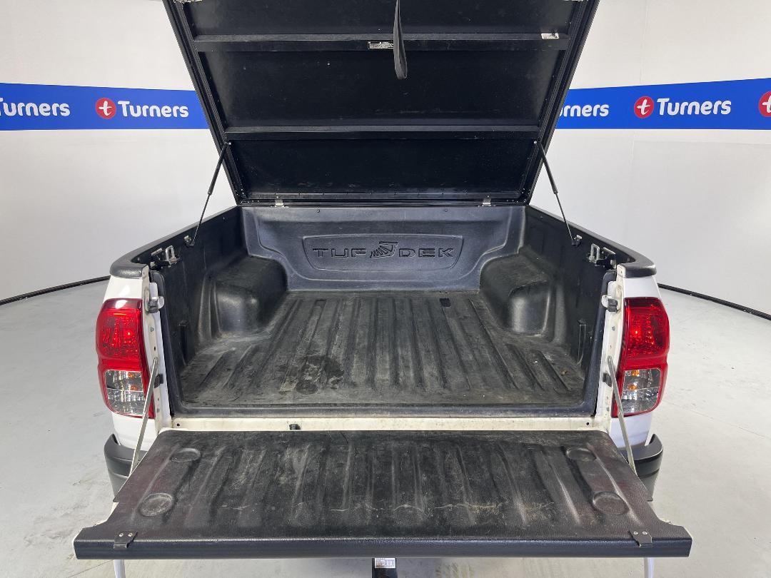 Photo '32' of Toyota Hilux