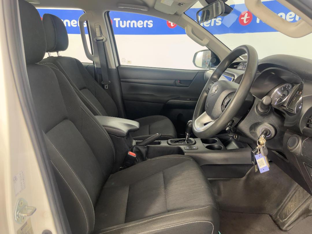 Photo '15' of Toyota Hilux