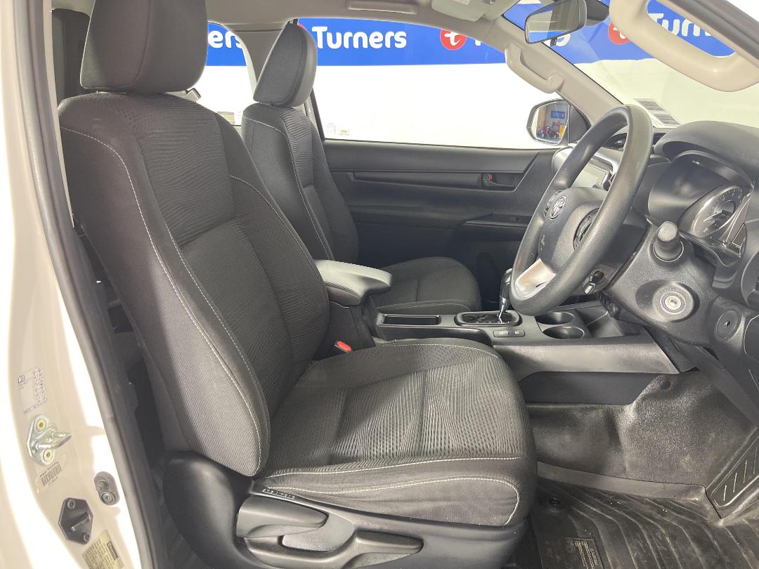 Photo '16' of Toyota Hilux