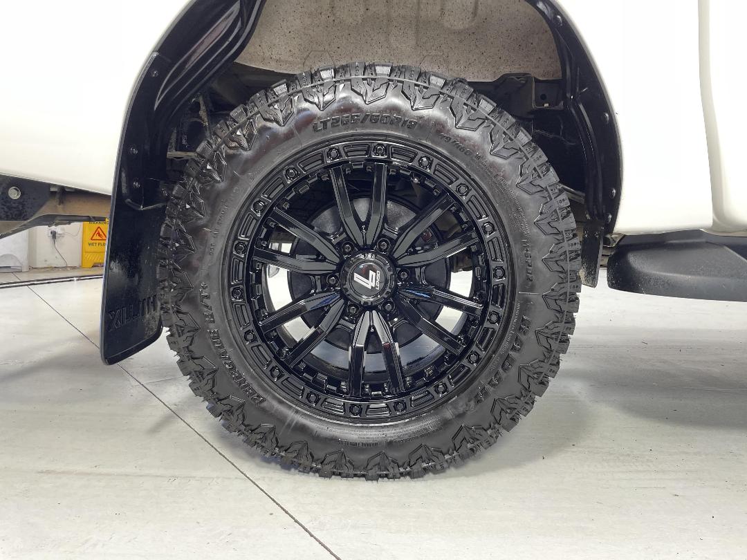 Photo '12' of Toyota Hilux